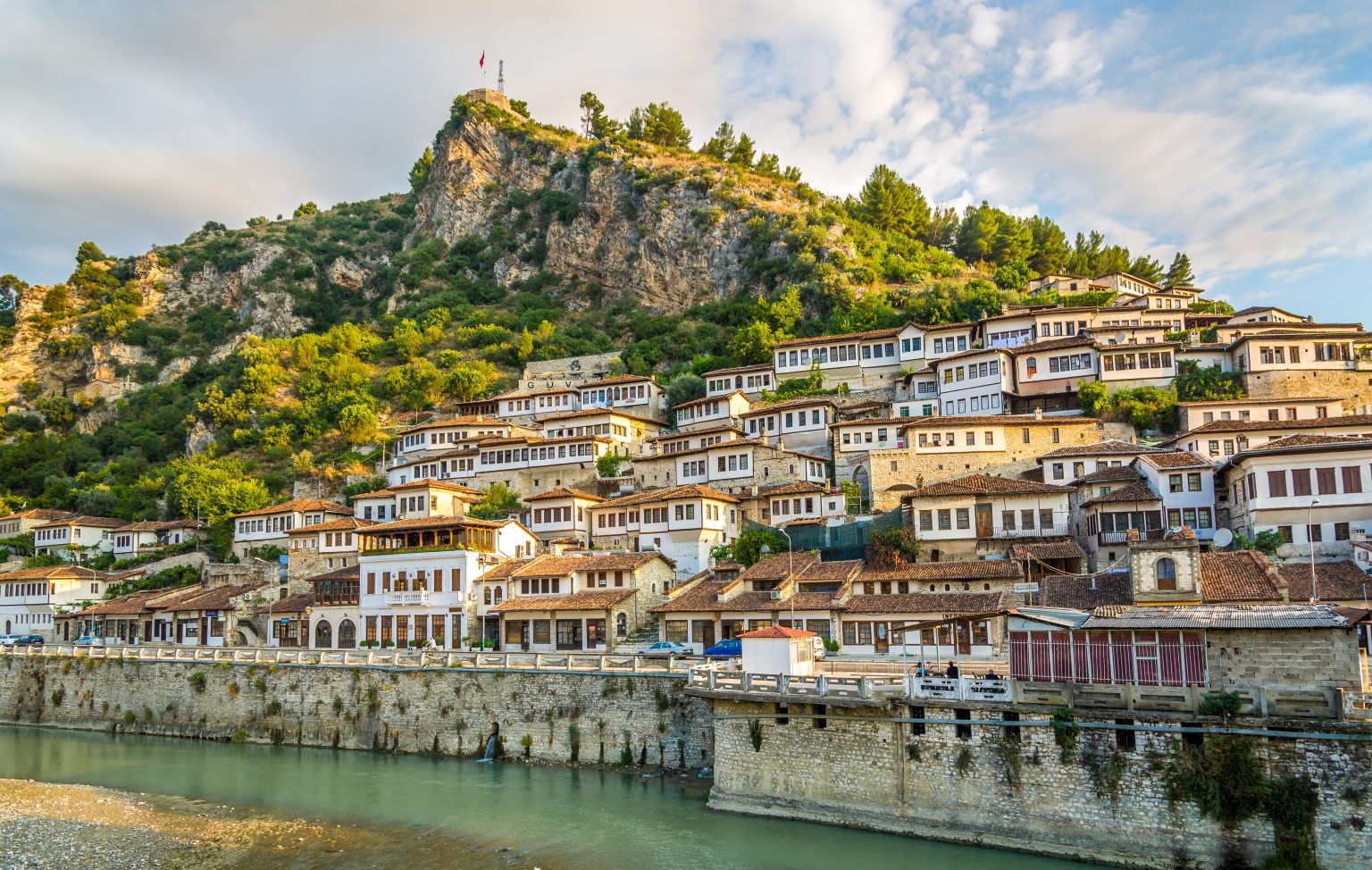 Hatebu, Albania