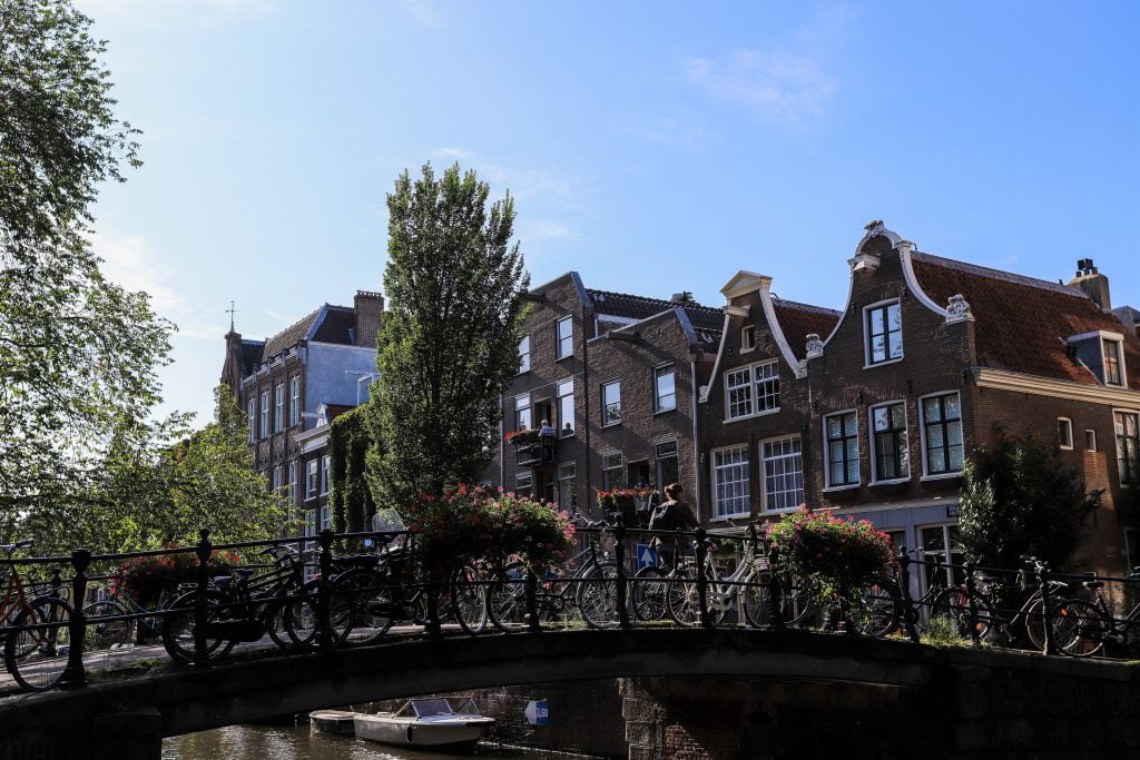 square-lab-Amsterdam bikes and canal