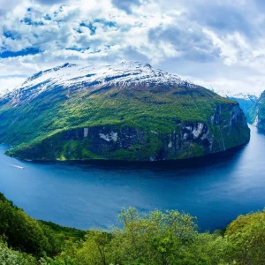 Geiranger-shutterstock_311480051-scaled